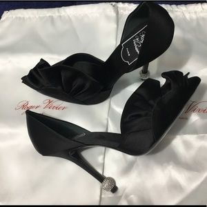 NWT WOMENS ROGER VIVIER BLACK HEELS